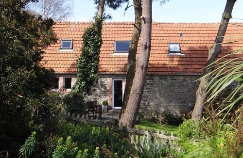 Urville-Nacqueville Cottage | Charming house with sea view, enclosed garden and Wifi