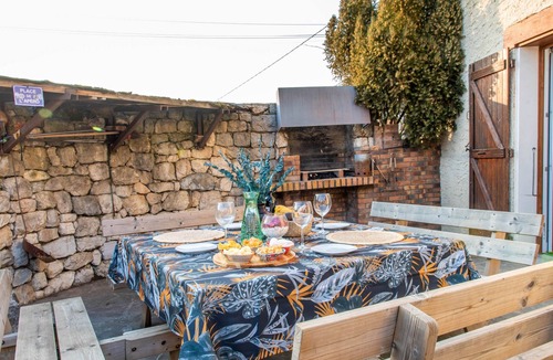 Venon House | Charming “La Ferme du Château” – Private Terrace, Peaceful Setting, Fresh Air