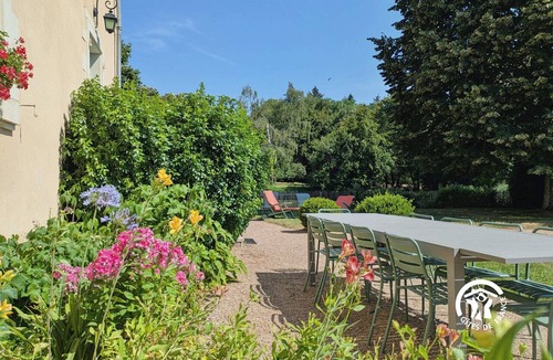 Cosse-le-Vivien Cottage | Charming Lakeside Manor with Garden, Ping-Pong, Biking, and Fishing