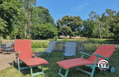 Cosse-le-Vivien Cottage | Charming Lakeside Manor with Garden, Ping-Pong, Biking, and Fishing
