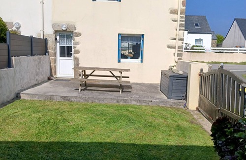 Ushant House | Charming little Ouessantine house 400 m from the beach, classified 2 *.