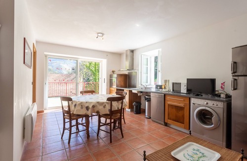 Esterencuby Apartment | Charming Little Yaitua with Mountain View, Private Terrace and Wi-Fi