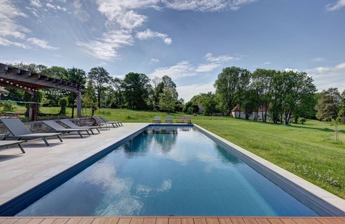 Raveau House | Charming manor house with pool and spa access
