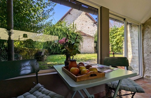 Chalais Cottage | Charming Nature Retreat with King Bed, Private Terrace, and Shared Pool in the Brenne Park