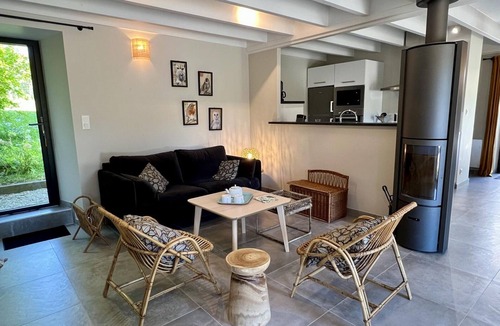 Canville-la-Rocque Cottage | Charming Norman house with garden near beaches