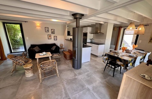 Canville-la-Rocque Cottage | Charming Norman house with garden near beaches