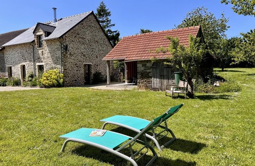 Canville-la-Rocque Cottage | Charming Norman house with garden near beaches