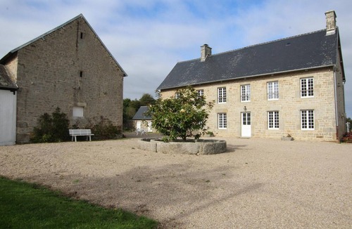Le Vicel Cottage | Charming Norman house with garden and fireplace