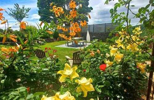 Laurie House | Charming Oliabou Gîte - Mountain View, Private Terrace & Wi-Fi