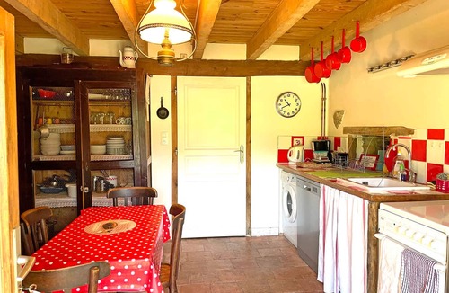 Beaune-d'Allier Cottage | Charming renovated farmhouse with Internet and pets allowed