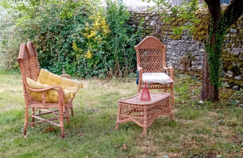 Dognen House | Charming, renovated Béarn-style house between the Pyrenees and the ocean (sleeps 4 to 6).
