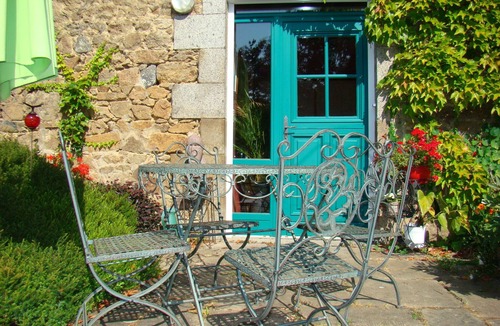 Saint-Donan House | Charming residence with adjoining park and parking.