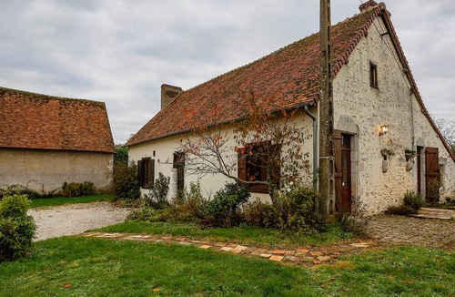 Crucheray Cottage | Charming Restored House: Fireplace, Garden, Near Vendome, Sleeps 8