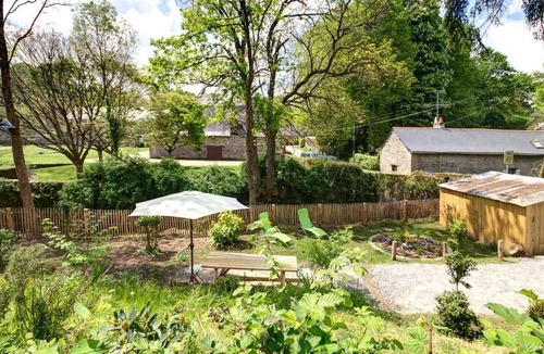 Moisdon-la-Riviere Cottage | Charming Riverside Cottage with Authentic Decor, Private Garden, and Fishing Amenities