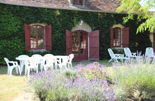 Vereaux House | Charming rustic farmhouse in the countryside with tennis court and swimming pool