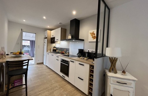 Les Arenes House | Charming single-story villa with 3 bedrooms, tastefully decorated, beautiful exterior.