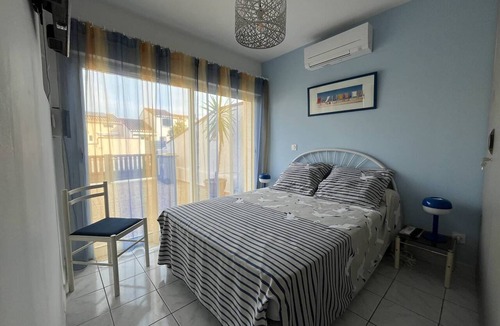 Les Arenes House | Charming single-story villa with 3 bedrooms, tastefully decorated, beautiful exterior.