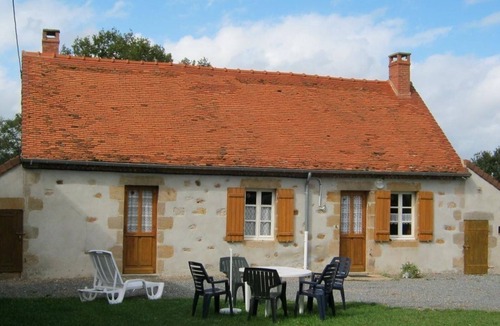 Vieure Cottage | Charming south-facing cottage with garden and pets allowed