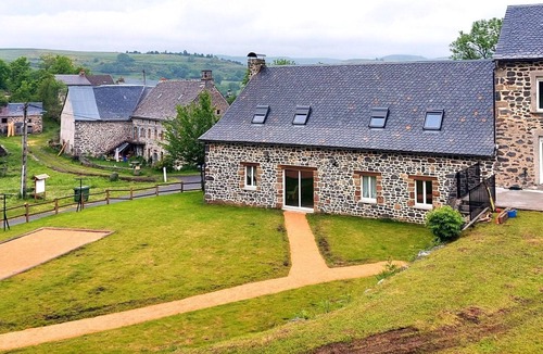 Veze Cottage | Charming Spacious House in Peaceful Auvergne with Garden, BBQ, WiFi, and Fireplace