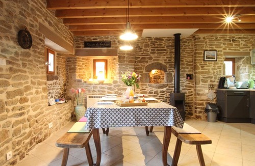 Vicq-sur-Mer Cottage | Charming stone house with garden and covered terrace