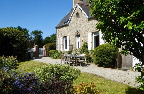 Portbail House | Charming stone house close to the sea