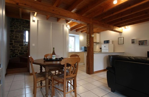 Clitourps Cottage | Charming stone house with garden near Barfleur