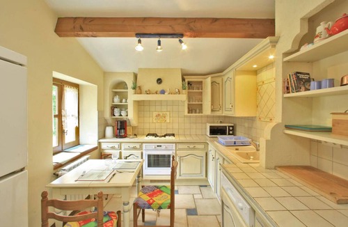 Proissans Cottage | Charming stone house near Sarlat with garden, pets allowed
