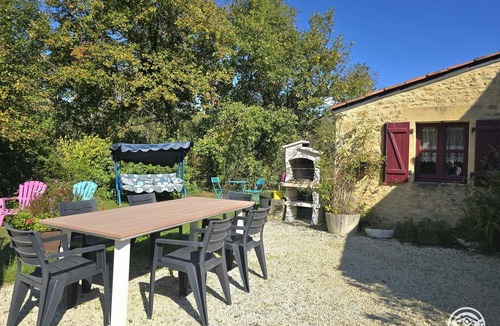 Proissans Cottage | Charming stone house near Sarlat with garden, pets allowed