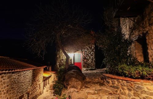 Eus House | Charming stone house in Eus - Vue sur les Montagnes & Confort 2025