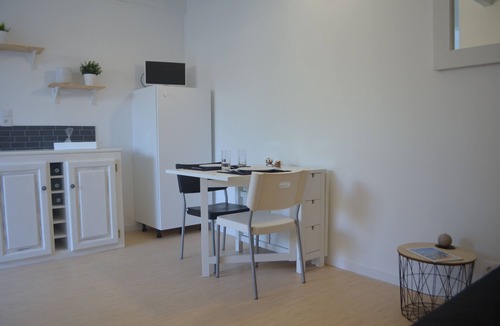 Port District Apartment | Charming studio with terrace - a stone's throw from the sea