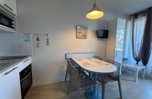 Behobie Apartment | Charming studio - 4 guests, 2 mins to beach