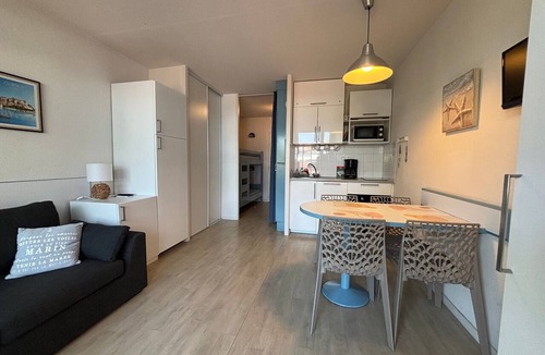 Behobie Apartment | Charming studio - 4 guests, 2 mins to beach