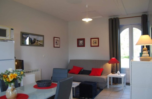 Baubigny Apartment | Charming studio at the Manor with private garden and WiFi