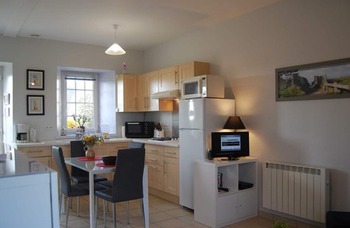 Baubigny Apartment | Charming studio at the Manor with private garden and WiFi