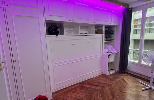 Belleville Apartment | Charming studio in central Paris, 10 minutes from République in a working-class neighborhood