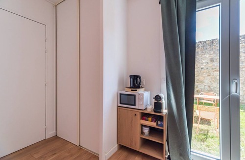 Guingamp Apartment | Charming studio with garden, Guingamp town centre