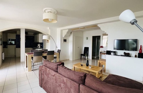Cambo-les-Bains Apartment | Charming T2 apartment in Cambo, city center, small terrace, Internet, pets allowed