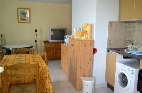 Le Barcares Apartment | Charming T2 with Pool, Terrace & Tennis near Beach, Sleeps 4 – Le Barcarès