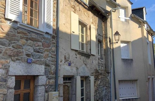 Chaudes-Aigues House | Charming townhouse with home cinema and whirlpool bath