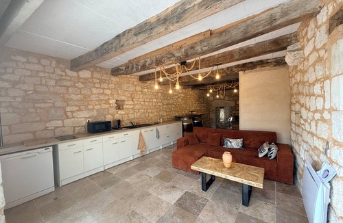 Le Verdier House | Charming vacation rental for 6 people, with a pool and hot tub.