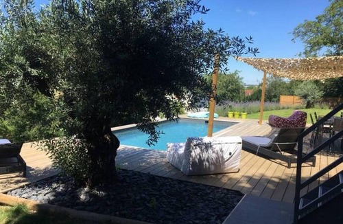 Vichy Cottage | "Charming Vichy Getaway with Heated Pool, Terrace & Spacious Garden"