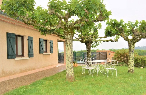 Lagorce House | Charming Villa with Private Pool, Sleeps 8, Pet Friendly, in Lagorce
