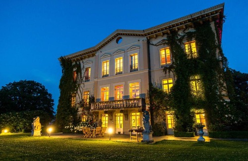 Sixt-sur-Aff Bed & Breakfast | Chateau de Bézyl
