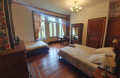 Villeneuve-de-Marc Bed & Breakfast | Chateau de Bonnevaux