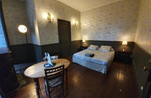 Villeneuve-de-Marc Bed & Breakfast | Chateau de Bonnevaux