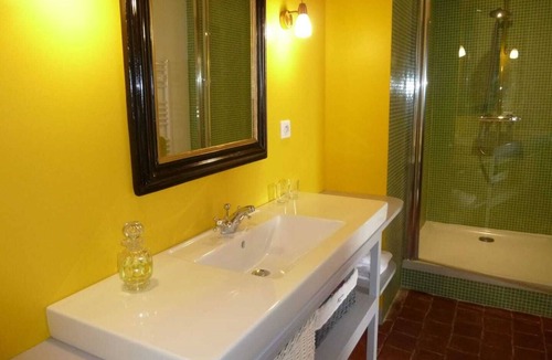 Saint-Menoux Bed & Breakfast | Chateau De Clusors