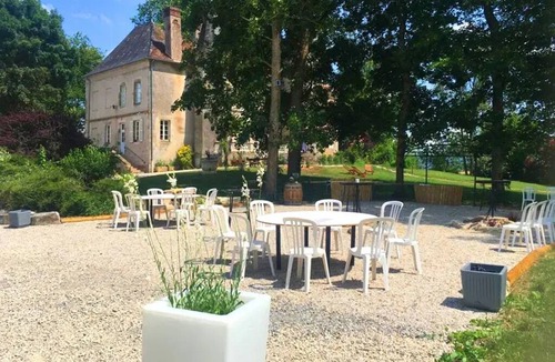 Saint-Forgeot Apartment | Château de Millery, Studio Closer to the Stars