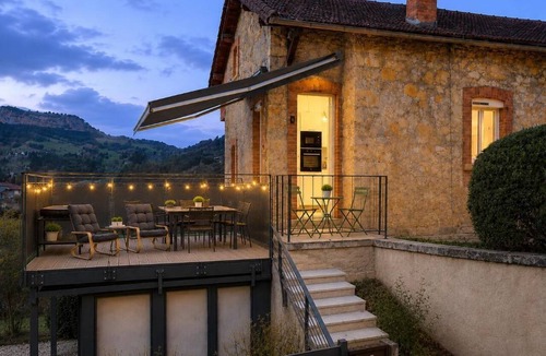 La Cresse Apartment | CHERRY SEASON