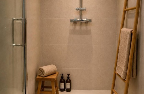 La Cresse Apartment | CHERRY SEASON