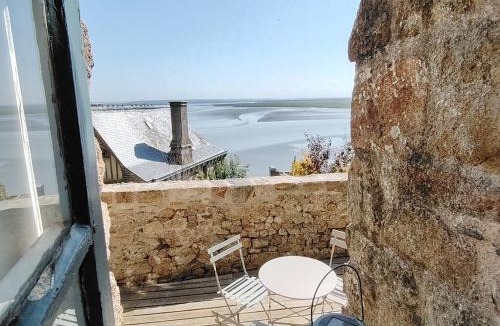 Le Mont-Saint-Michel House | Chez Adèle, au pied de l'Abbaye